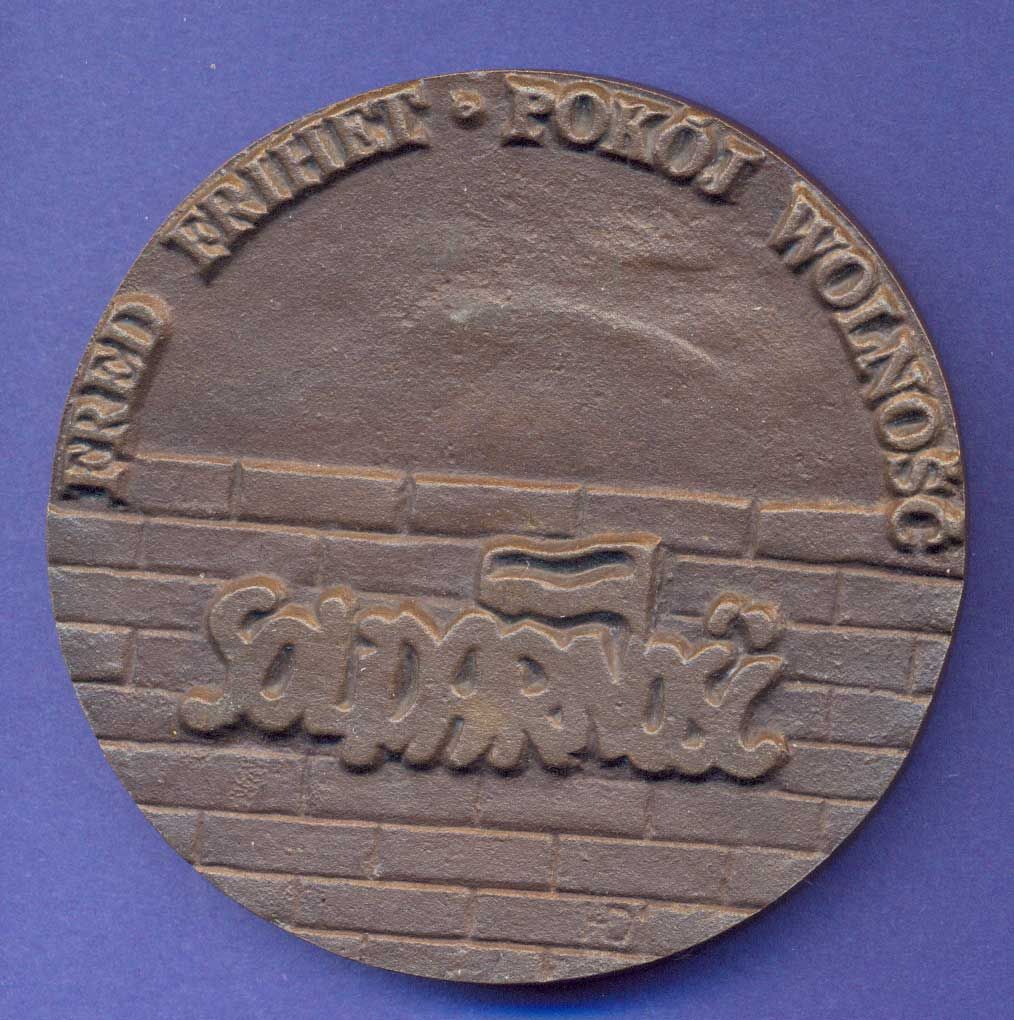 MEDAL LECH WALESA   SOLIDARITY   SWEDISH?   HEAVY   L122