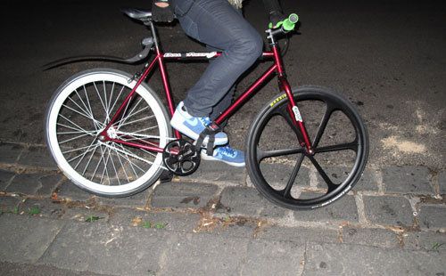 Specifics Of Teny Uniwheel While Riding, Spins Extremely Smoothly