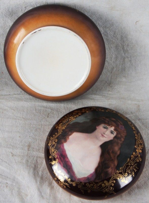 L356 RECENT VTG JUNGFRAU PORZELLAN PORTRAIT LIDDED HUMIDOR, LADIES LG