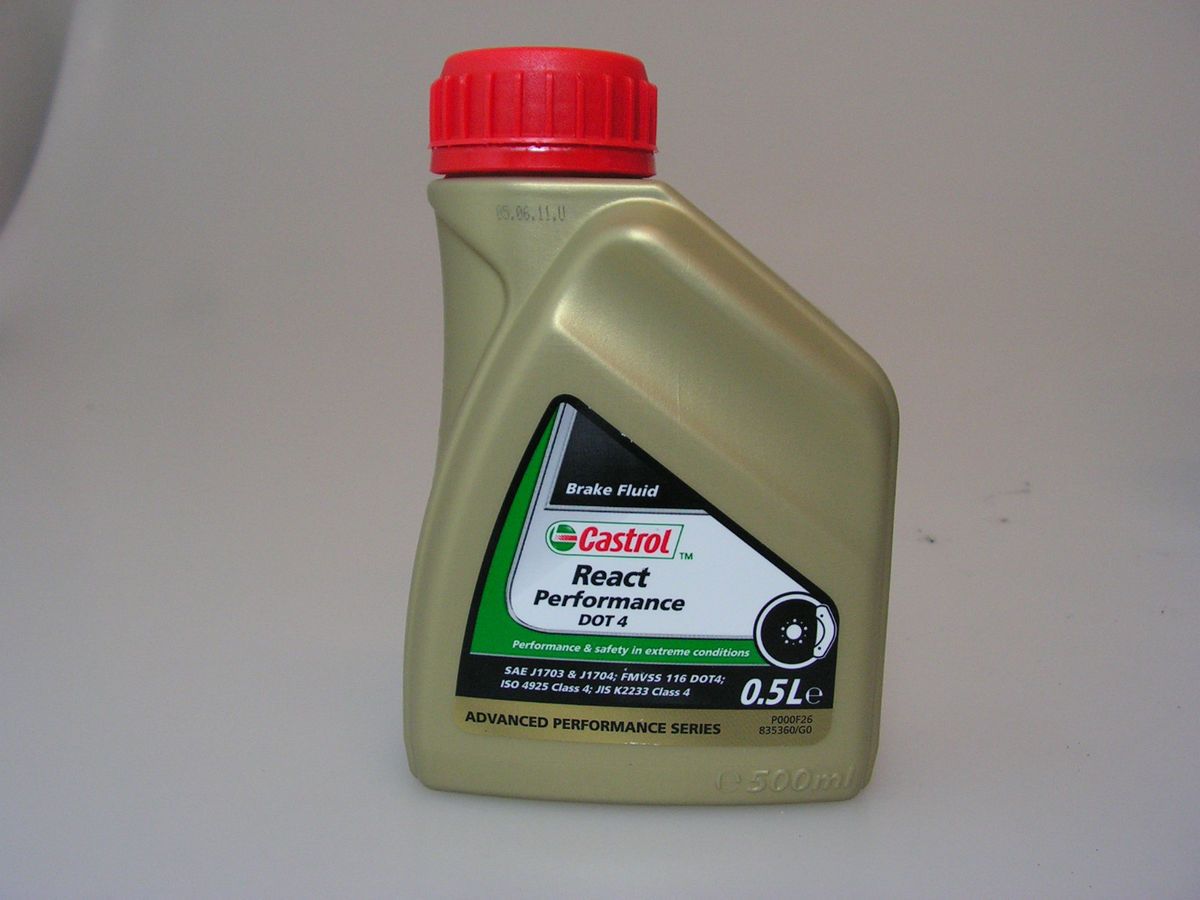 CASTROL REACT PERFORMANCE DOT 4 olio freni alte prestazioni da 500ml