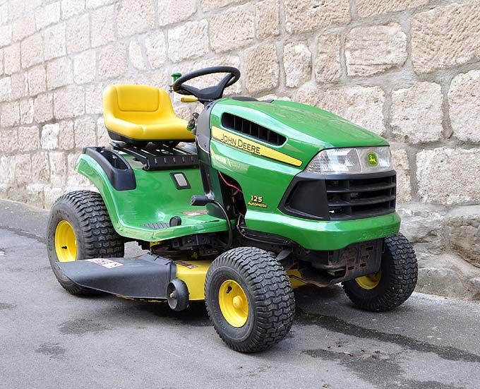 John Deere X 125 Rasentraktor Kleintraktor Aufsitzmaeher Rasenmaeher