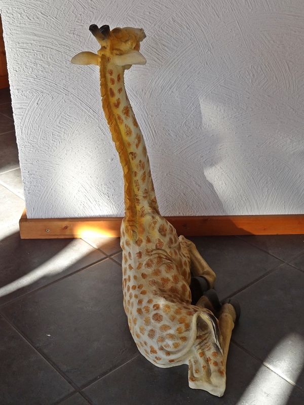 GIRAFFE LIEGEND H 60 CM AFRIKA DEKOFIGUR GARTENFIGUR AUßENFIGUR NEU