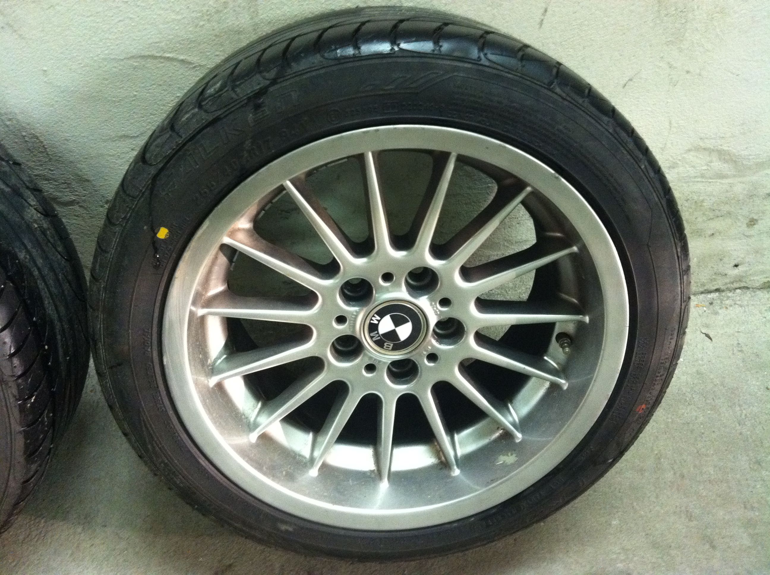 255 / 40 R17 Falken  Hinten