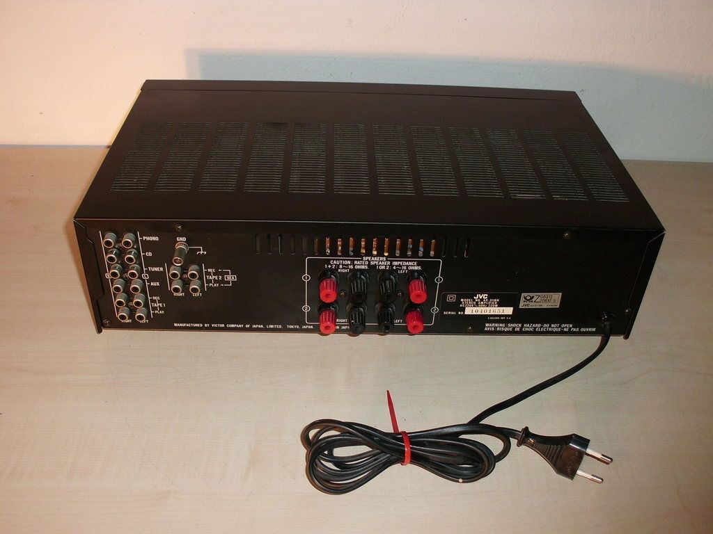 JVC AX 311 Vollverstärker Black Edition.