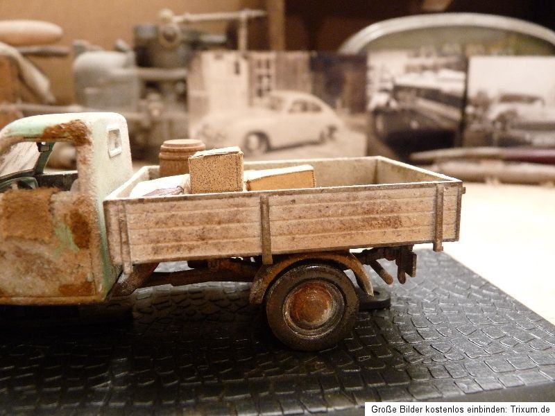 IFA Framo LKW V501/2 Pritsche Bj.1950   Scheunenfund Diorama in 143