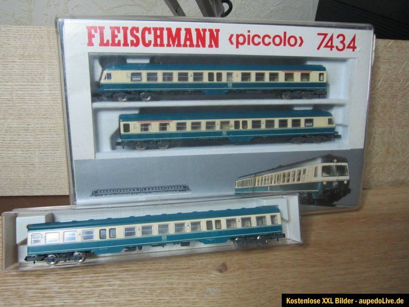 Fleischmann Dieseltriebwagen BR 614 mit Mittelwagen (OVP)