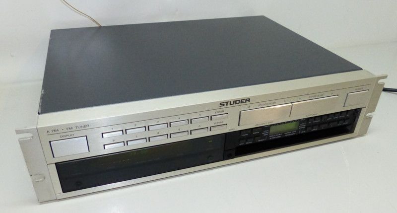 STUDER A764 FM Tuner Studiogerät High End 19 Rackformat in silber