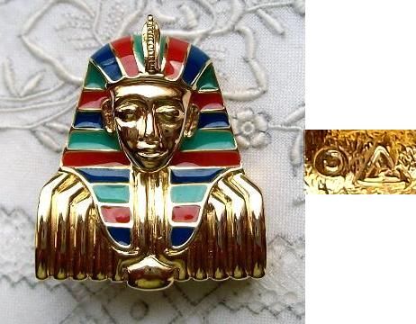 GOLDENE BROSCHE   BUNT EMAILLIERT   SPHINX   A   WIE NEU