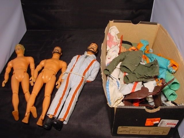 Paket Action Team Kleidung und Zubehör + 3 Figuren