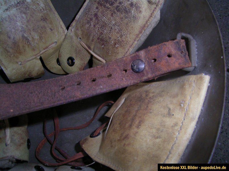 Stahlhelm 2.Weltkrieg Polen Rumänien mit Riemen und Innenhelm